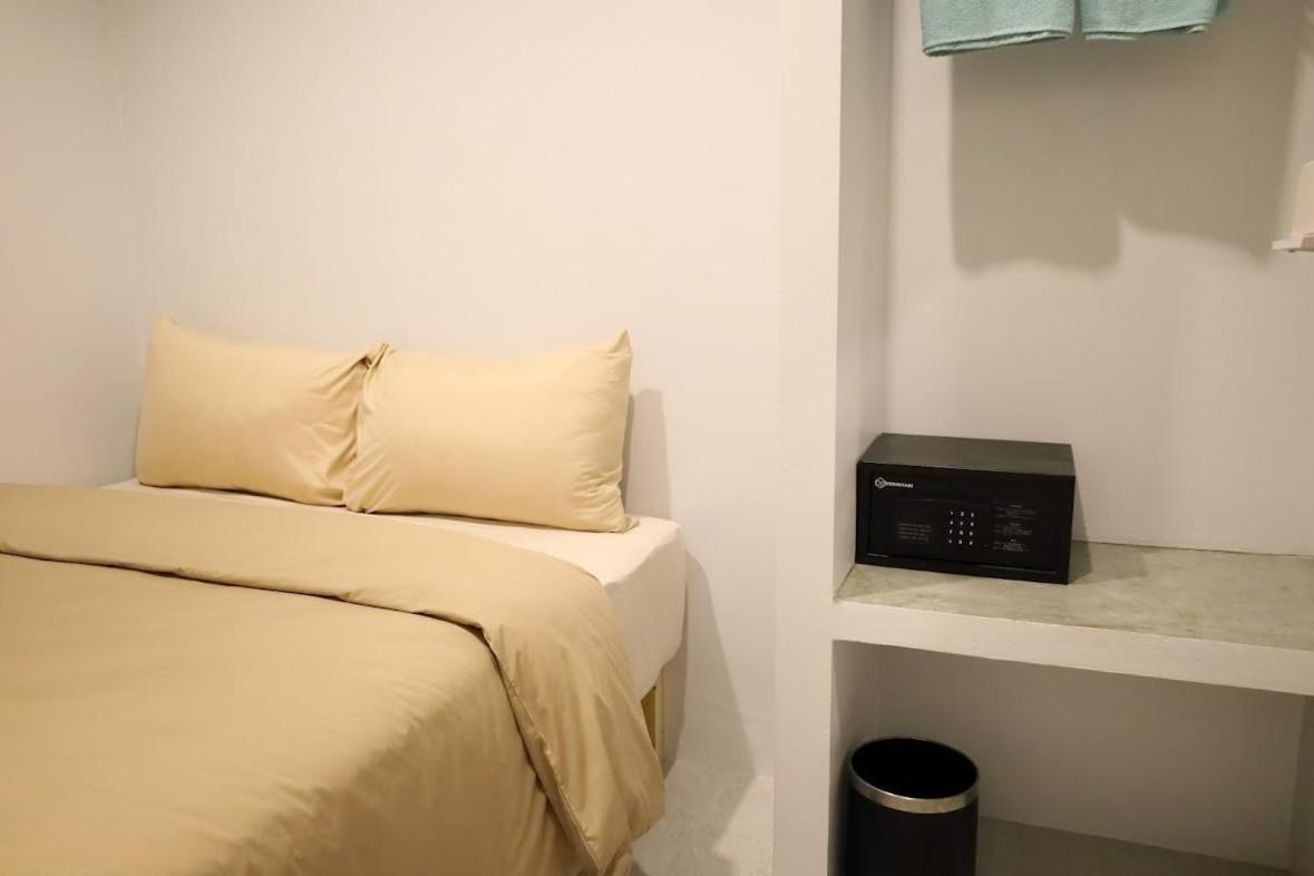 Y House Patong Hostel Kültér fotó