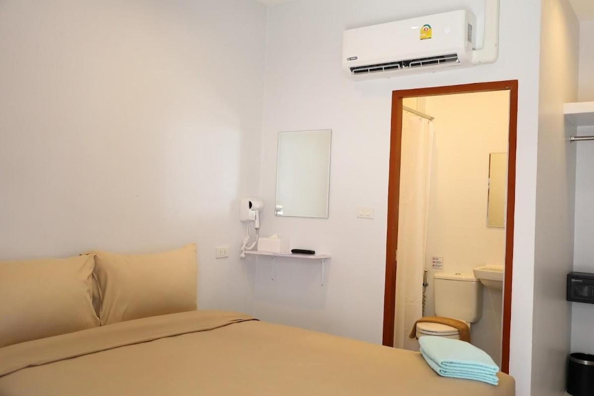 Y House Patong Hostel Kültér fotó