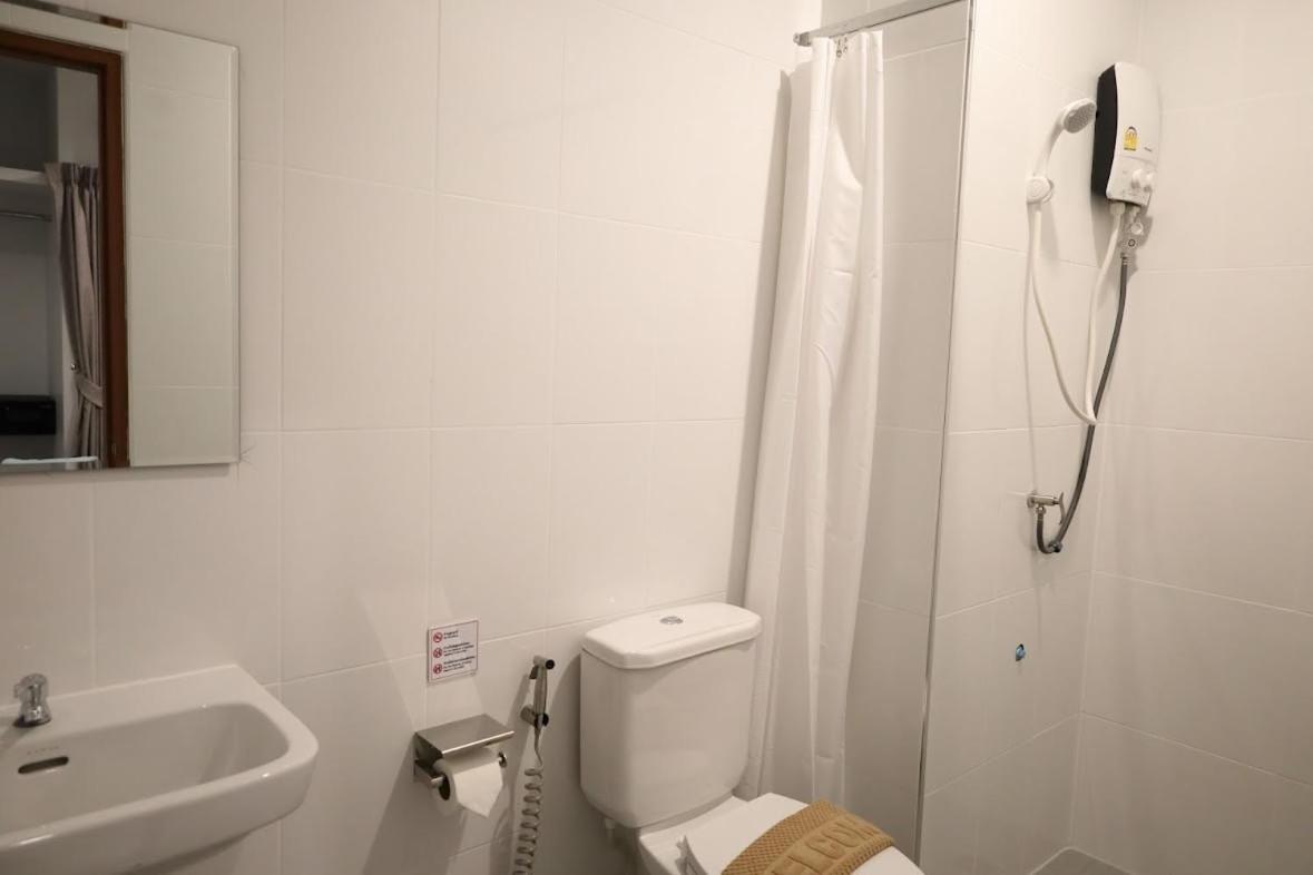 Y House Patong Hostel Kültér fotó