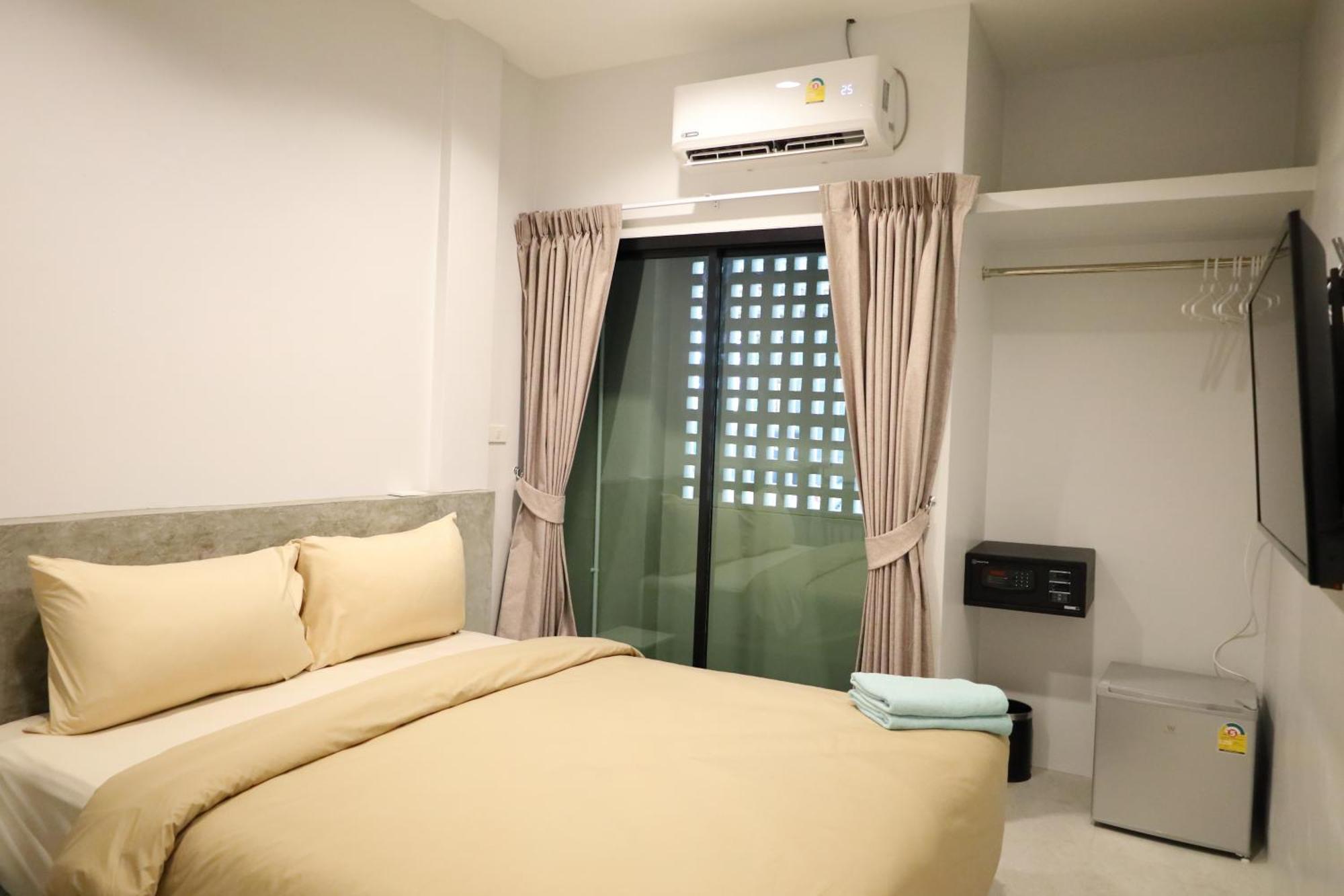 Y House Patong Hostel Kültér fotó